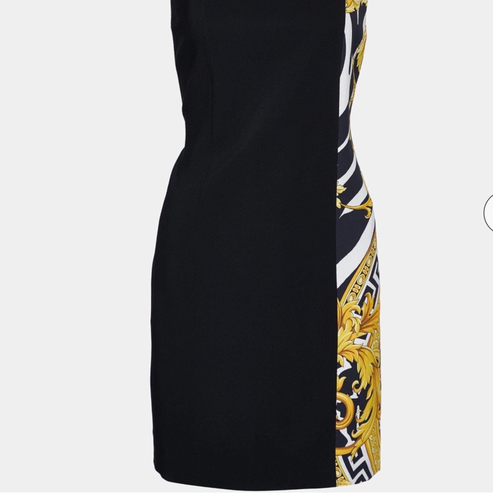 Versace Dress with Gold Medusa
Zipper.(NO TAGS NAME) 💯 authentic - Picture 2 of 11